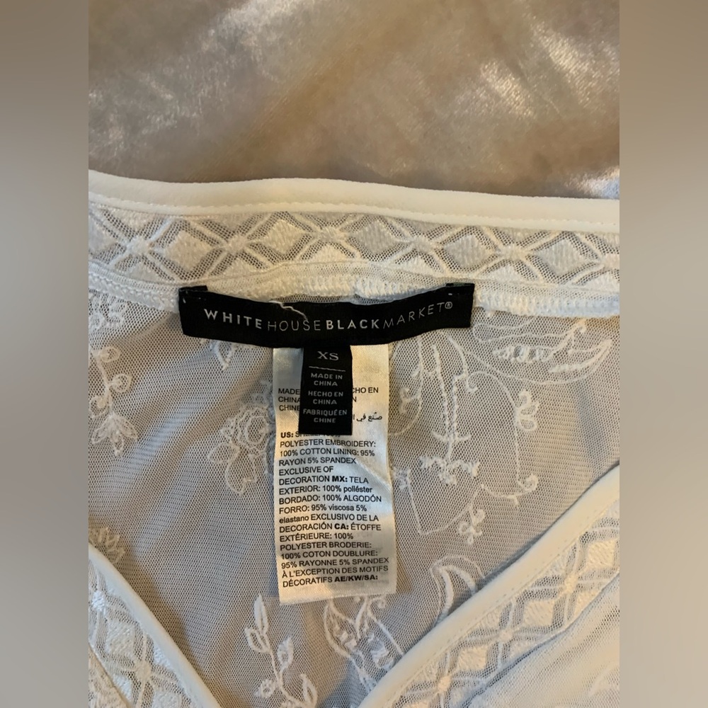 D O N A T E D 
White House Black Market size xs shirt w tank top EUC GS B58 - Picture 4 of 7